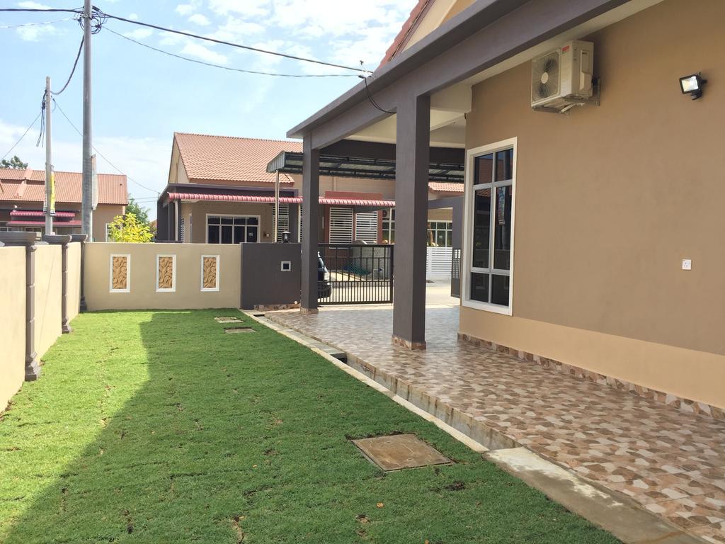 Ana Jalan Airport Rumah tetamu 2*